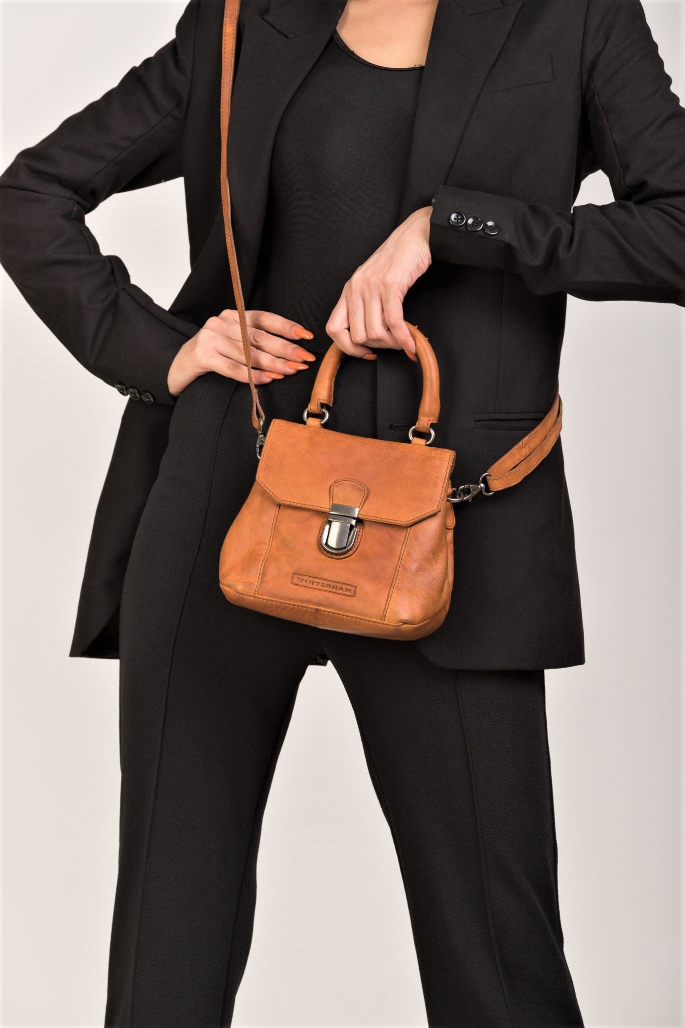 winternam umhaengetasche alva cognac