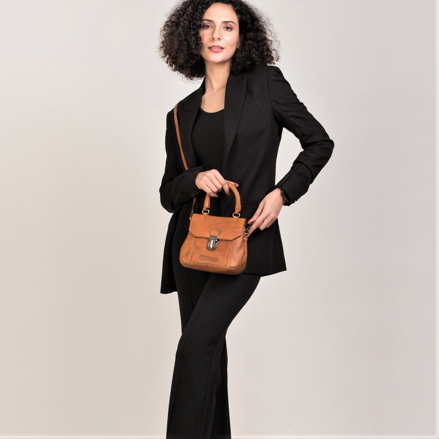 winternam umhaengetasche alva cognac